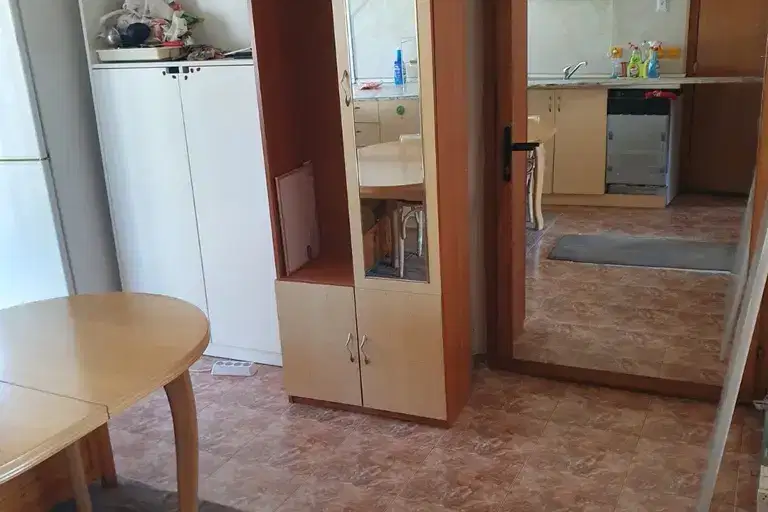 Тристаен апартамент във Варна, Колхозен пазар