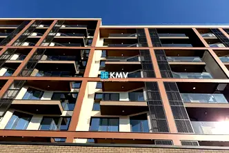 Четиристаен апартамент с югоизточно изложение в Красно село