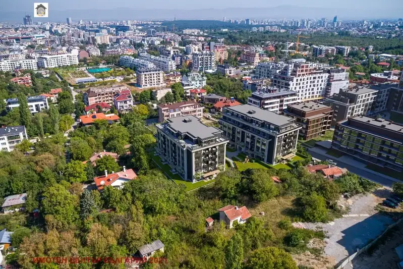 Тристаен апартамент в София, Кръстова вада