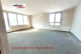 Тристаен апартамент с модерно строителство в Кръстова вада