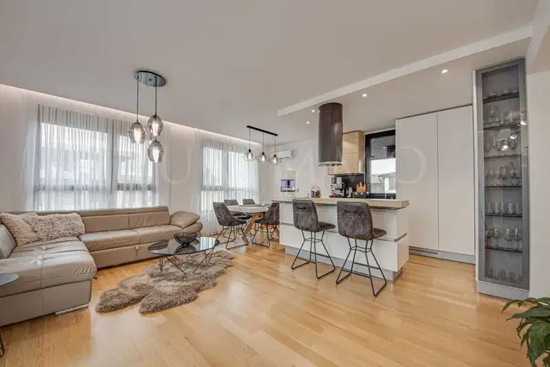 3-bedroom apartment in Sofiya, Krystova Vada
