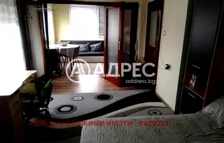 Тристаен апартамент в Хасково, Куба