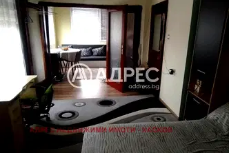 Тристаен апартамент в Хасково, Куба