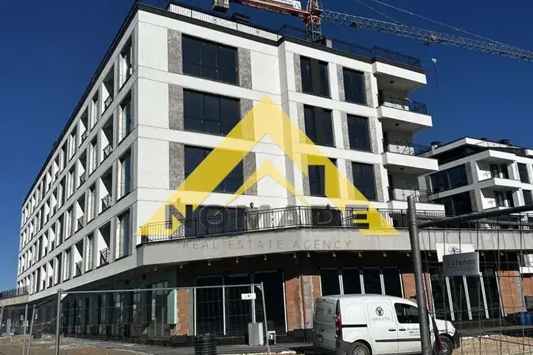 Тристаен апартамент 102 кв.м в Кършияка с тераса