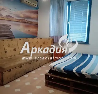 Снимка 3 — Просторен 3-стаен апартамент с тераса в Кършияка, Пловдив