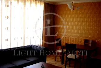 Стилен тристаен апартамент с луксозно обзавеждане в Кършияка