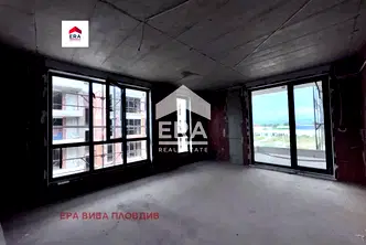 Просторен 3-стаен апартамент с голяма тераса в Кършияка, Пловдив