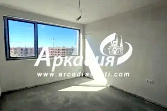 Тристаен апартамент в Пловдив, Кършияка