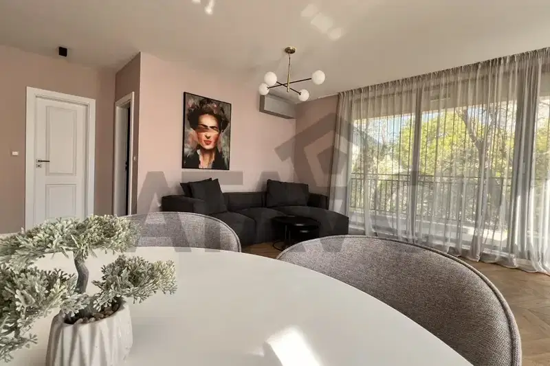 Three-room apartment with modern furnishings in Karshiyaka, Plovdiv