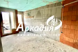 Тристаен апартамент с модерна архитектура в Кършияка, Пловдив