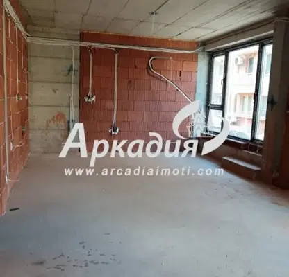 Снимка 3 — Тристаен апартамент с тераса в Кършияка, Пловдив