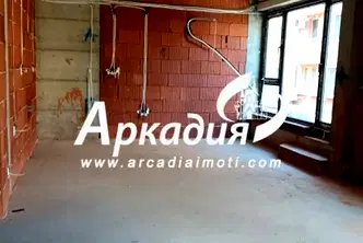 Тристаен апартамент с тераса в Кършияка, Пловдив