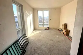 Тристаен апартамент с покрита тераса в Кючук Париж, Пловдив
