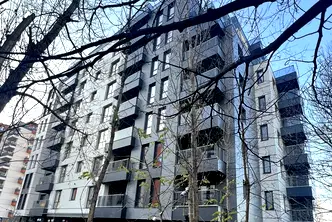 Тристаен апартамент с голяма дневна в Лагера, София
