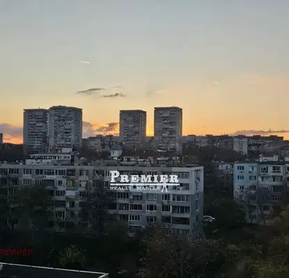 Снимка 3 — Тристаен апартамент в Бургас, Лазур