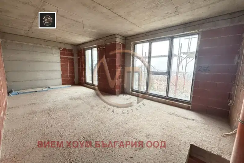Тристаен апартамент с тераса в Левски 1, Варна