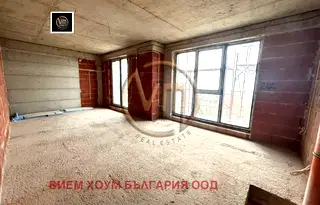 Тристаен апартамент с тераса в Левски 1, Варна