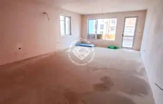 Тристаен апартамент с паркомясто в Левски 1, Варна