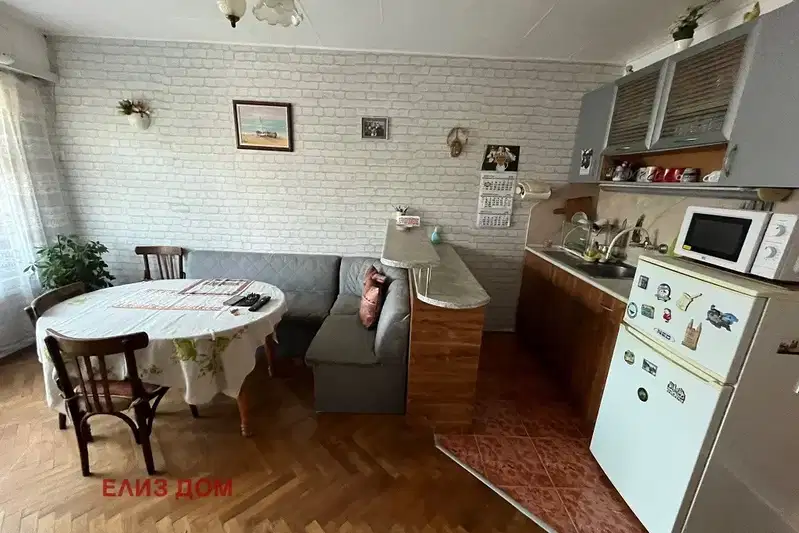Тристаен апартамент във Варна, Левски 1