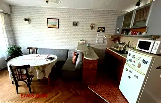 Тристаен апартамент във Варна, Левски 1