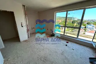 Тристаен апартамент във Варна, Левски 1