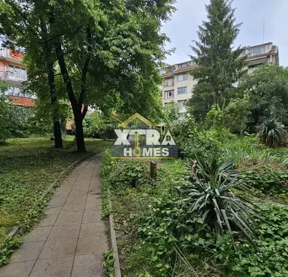Снимка 2 — Тристаен апартамент с два балкона в Лозенец, София
