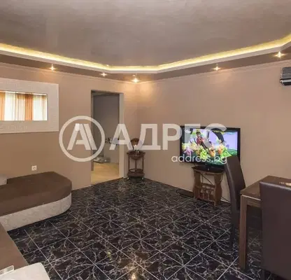 Photo 2 — 3-bedroom apartment in Sofiya, Lozenec