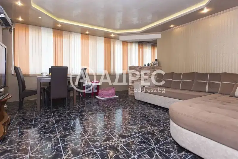 Three-room apartment in Lozenets with enclosed balcony