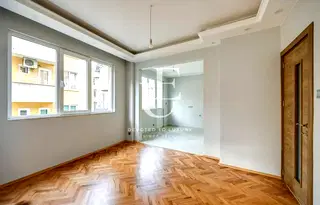 Тристаен апартамент с тераса в Лозенец, София