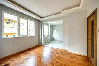Тристаен апартамент с тераса в Лозенец, София