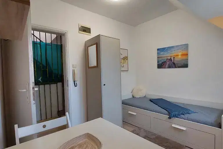 Three-room apartment with three separate rooms in Lyatno Kino Trakiya, Varna