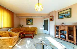 Тристаен апартамент във Варна, Лятно кино Тракия