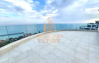 Тристаен апартамент с морска панорама в м-т Ален мак, Варна
