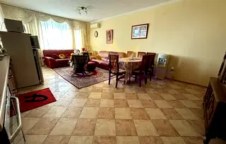 Тристаен апартамент във Варна, м-т Ален мак