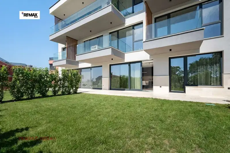 Three-room apartment with yard and sea view in m-t Dolna Traka, Varna