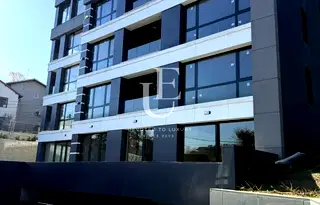 Тристаен апартамент с дворна тераса в м-т Гърдова глава, София