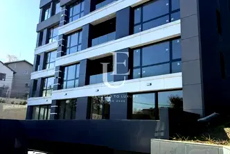 Тристаен апартамент с дворна тераса в м-т Гърдова глава, София