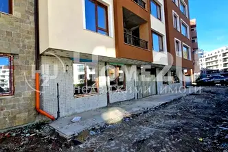 Тристаен апартамент с голям двор в Малинова долина, София