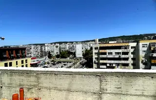 Тристаен апартамент във Варна, Младост 1