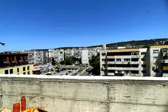 Тристаен апартамент във Варна, Младост 1
