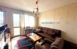 Тристаен апартамент във Варна, Младост 1