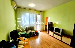 Тристаен апартамент във Варна, Младост 1