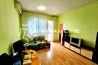 Тристаен апартамент във Варна, Младост 1