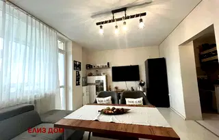Тристаен апартамент във Варна, Младост 1