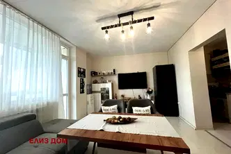 Тристаен апартамент във Варна, Младост 1