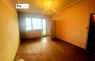 Тристаен апартамент във Варна, Младост 1