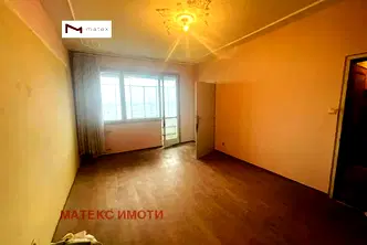 Тристаен апартамент във Варна, Младост 1