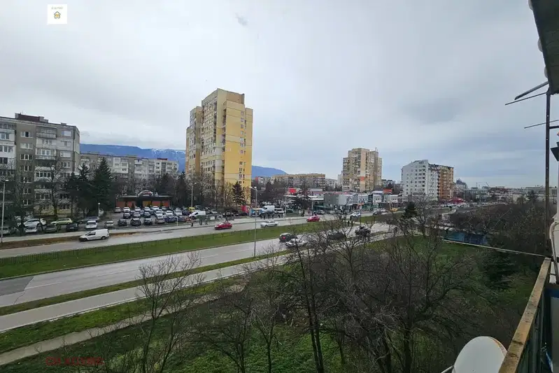 Тристаен апартамент с два балкона в Младост 1, София