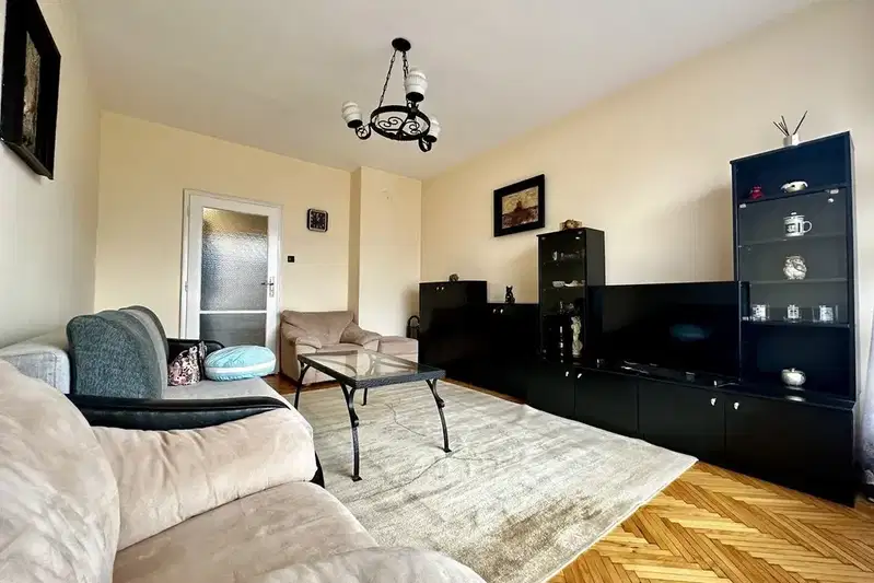 3-bedroom apartment in Sofiya, Mladost 1