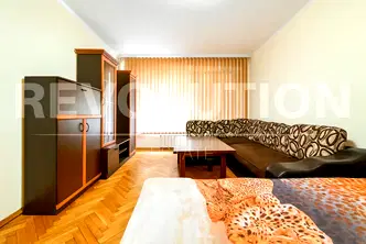 Тристаен апартамент в София, Младост 1